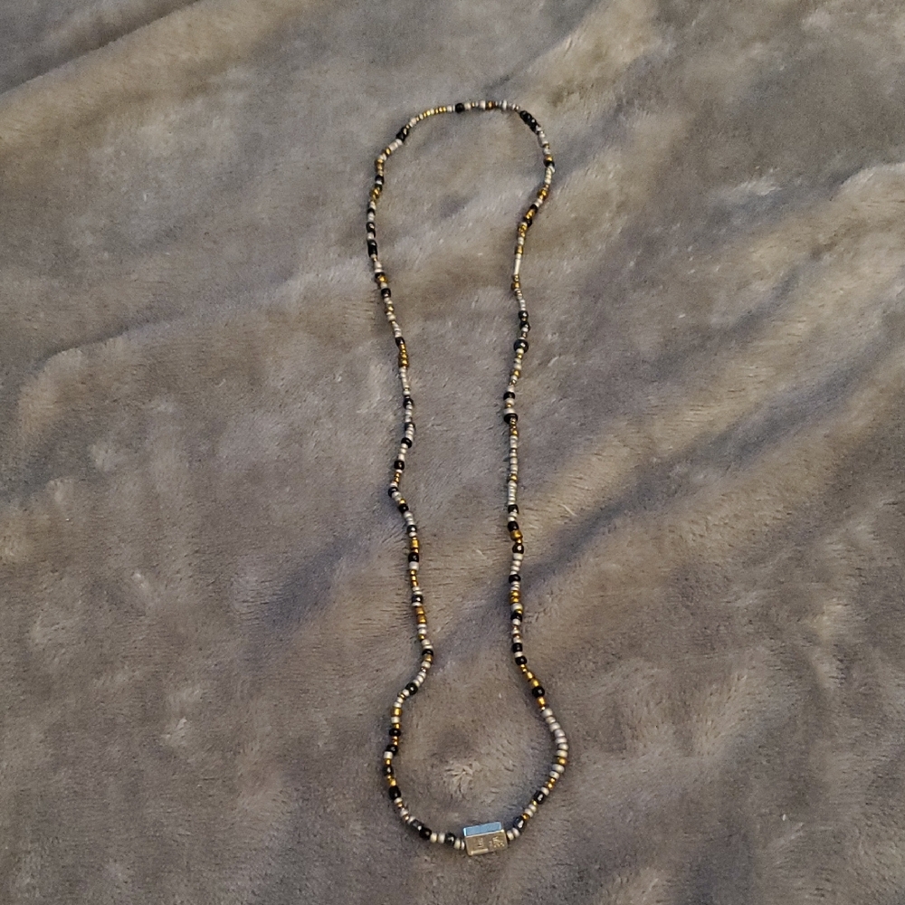 Elegant Beaded Necklace in Gold and Silver